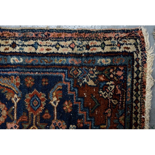 905 - A prayer rug, 75cm x 123cm