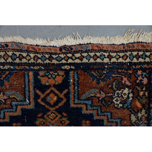 905 - A prayer rug, 75cm x 123cm