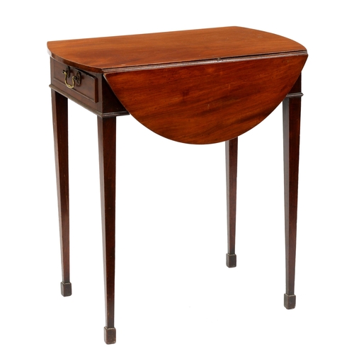 944 - A Victorian mahogany Pembroke table, with oval top, 72cm h; 65 x 83cm