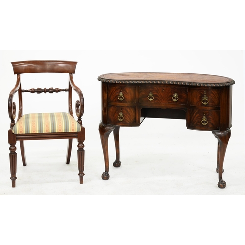 970 - A kidney-shaped mahogany writing table, early 20th c, with tooled leather top, scrolling legs on cla... 