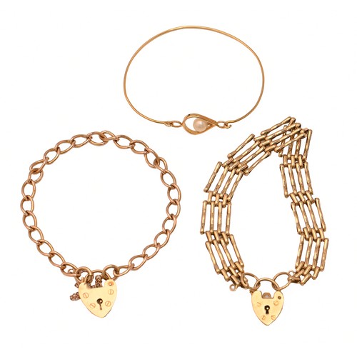 188 - A 9ct gold gate bracelet and padlock, 18cm l, another and a gold wire bangle, with cultured pearl fa... 