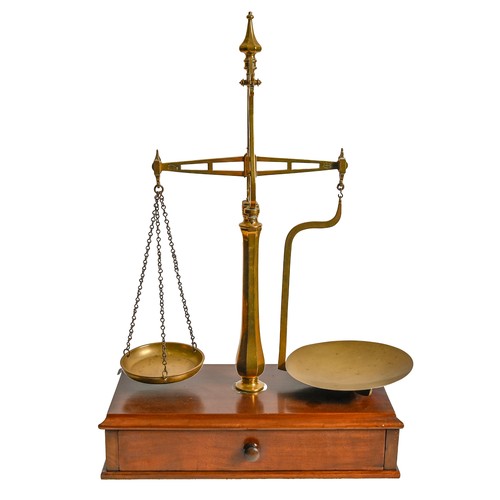 742 - A set of gilt brass counter-top weighing scales, Patent Agate Balance, by W & T Avery, Birmingha... 