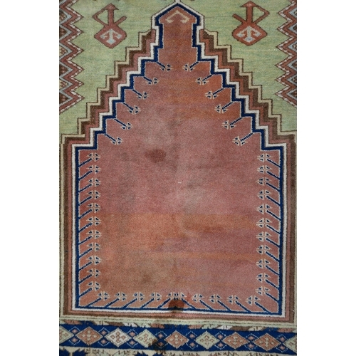 900 - A Turkish Ladik prayer rug, 140 x 122cm