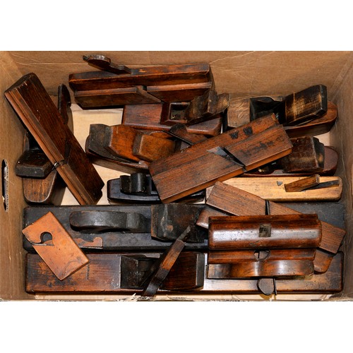 1075 - A collection of Victorian and later bench,  jointer, smoothing, moulding and  other planes, includin... 