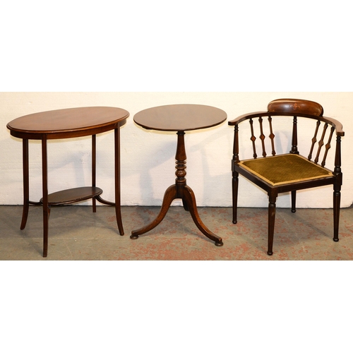 1052 - A mahogany tripod table, 19th c, 49cm diam, an Edwardian oval mahogany occasional table and an Edwar... 