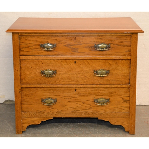 1063 - An oak chest of drawers, early 20th c, 92cm l