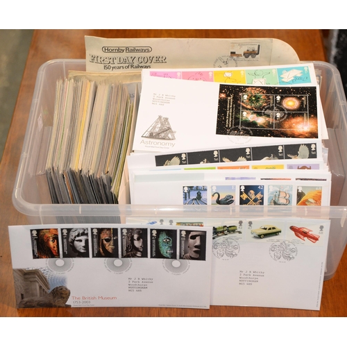 1083 - Postage stamps. A collection of Great Britain QEII presentation packs and first day covers... 