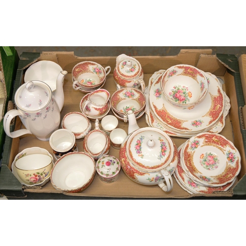 1125 - A Foley bone china Montrose tea service, etc