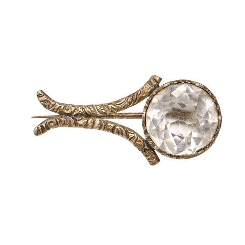 140 - A Victorian rock crystal and gold comet brooch, 31mm l, 2.8g