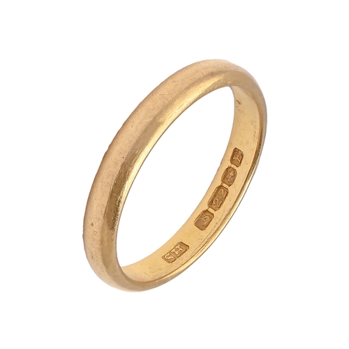 18 - A 22ct gold wedding ring, 3.9g, size L