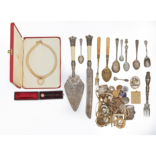 203 - Miscellaneous costume jewellery, to include silver articles, late Victorian and later, etc... 