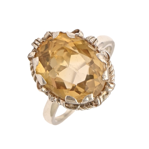 21 - A citrine ring, in silver, 8.5g, size S