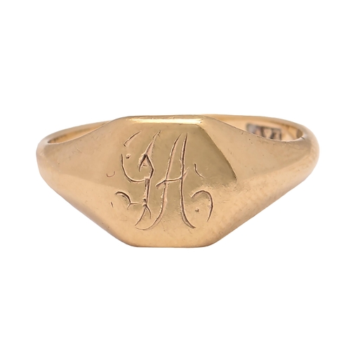 25 - An 18ct gold signet ring, Chester 1932, 2.4g, size I