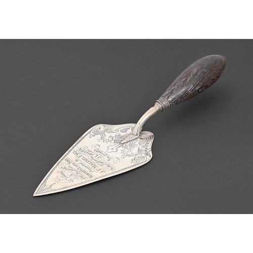 258 - A Victorian silver presentation trowel, engraved St Giles' Parish Buildings Newcastle upon Tyne, pre... 