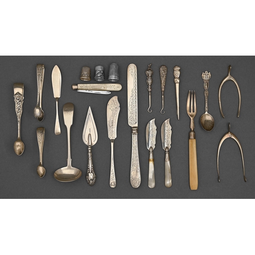 308 - Miscellaneous small silver articles, Victorian-early 20th c, to include two pairs of wishbone novelt... 