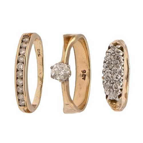 34 - Three diamond rings, in gold, 6.5g, various sizes