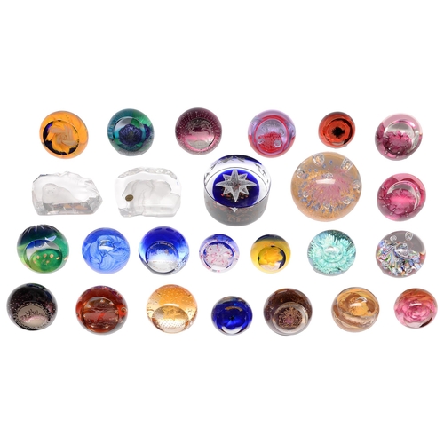 473 - Twenty-five glass paperweights, including Caithness, various sizes and marks (25)