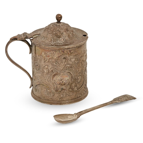 580 - A George III silver mustard pot, chased with flowers, C scrolls and diaper, on a matted ground, 10.5... 