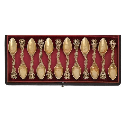 585 - A set of twelve Continental naturalistic silver gilt spoons, early 20th c, with cast vine handles an... 