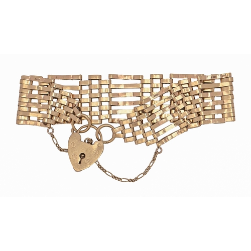 65 - A 9ct gold gate bracelet and padlock, 16.5cm l, 16.2 g