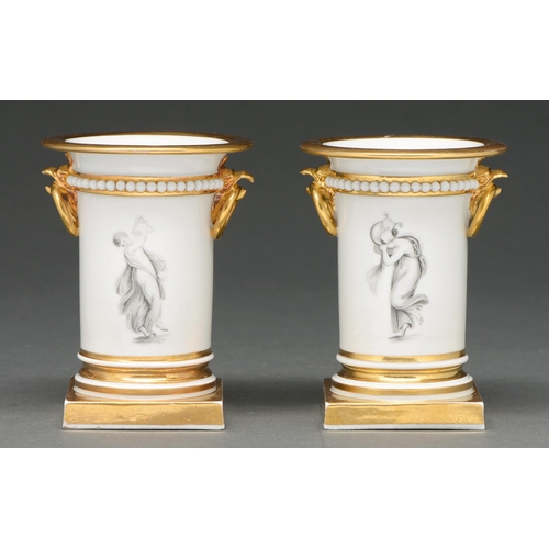 688A - A pair of Barr, Flight & Barr frilled vases, c 1805-10, painted en grisaille with a classical fi... 