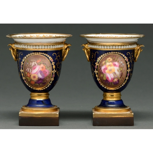 688B - A pair of Flight, Barr & Barr vases, c 1825, with gilt eagle's head and ring handles and pa... 