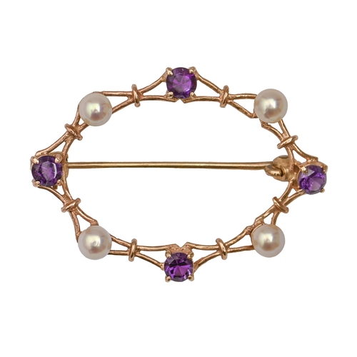 81 - An amethyst and cultured pearl brooch, in 9ct gold, 40mm l, 3.8g