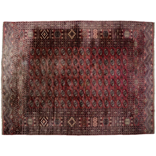 1090 - A large rug, 230cm x 230cm