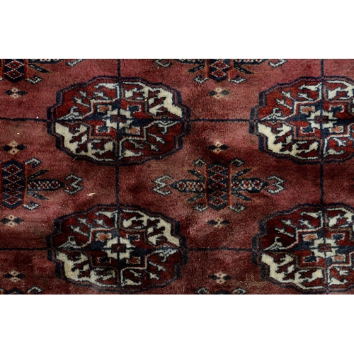 1090 - A large rug, 230cm x 230cm