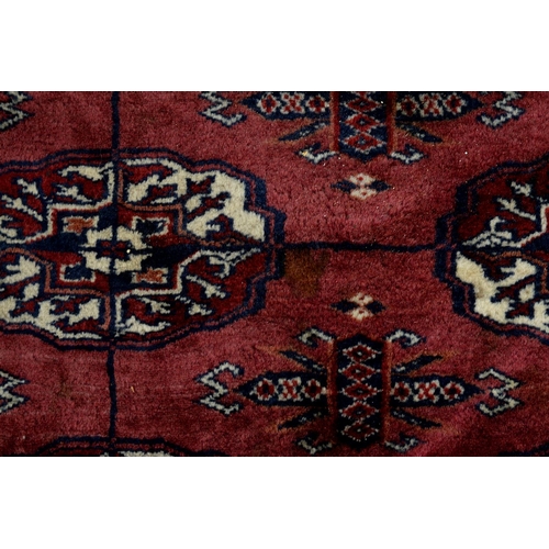 1090 - A large rug, 230cm x 230cm