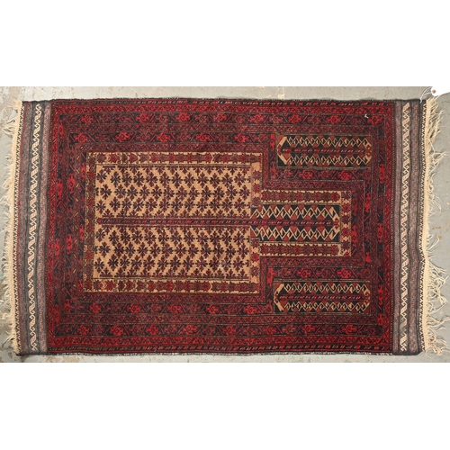 1068 - A Middle Eastern rug, 141 x 91cm