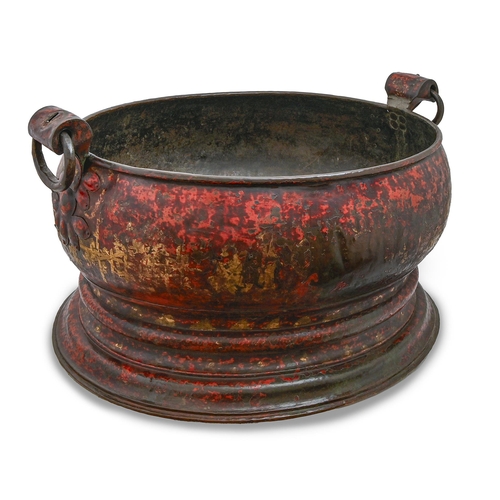 1152 - A rare Queen Anne japanned copper wine cistern, c1700, with gilt chinoiserie decoration on a scarlet... 