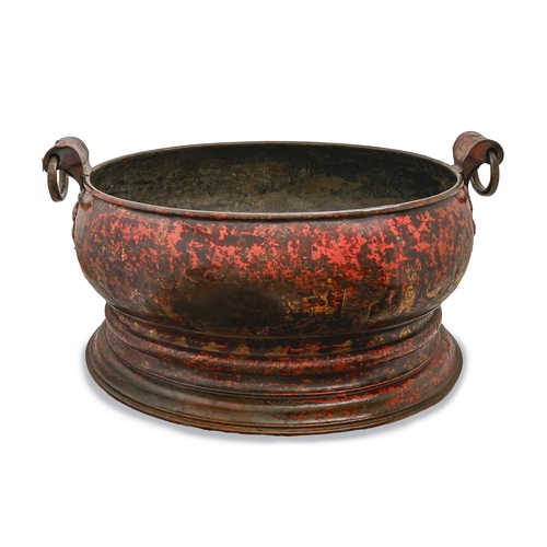 1152 - A rare Queen Anne japanned copper wine cistern, c1700, with gilt chinoiserie decoration on a scarlet... 