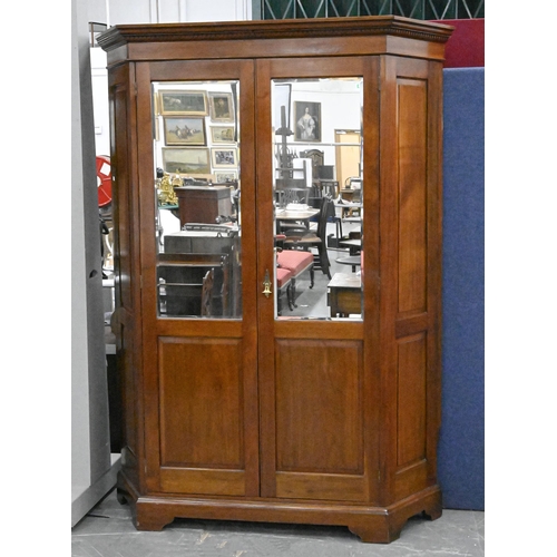 1209 - A mahogany panelled wardrobe, early 20th c, mirrored doors with bevelled plate, with dentil cornice ... 