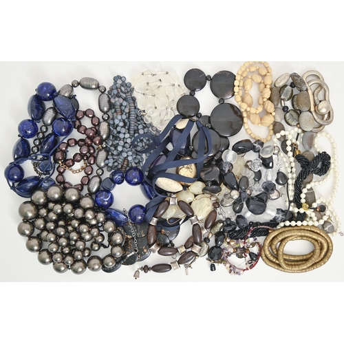 167 - Costume jewellery. Miscellaneous pebble, glass, resin, acrylic and other necklaces and beadsProvenan... 