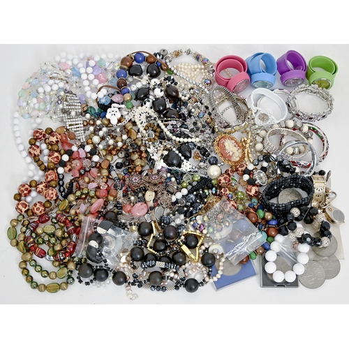 175 - Miscellaneous costume jewellery and watches