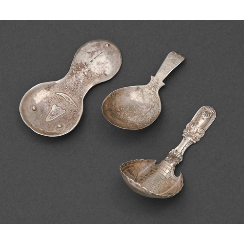 197A - A George IV silver caddy spoon, the bowl engraved with stiff leaves and chequer pattern, pierced bor... 