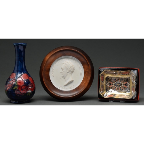 518 - A Meissen biscuit Goethe commemorative medal, 20th c, 10cm diam, crossed swords, a Royal Crown Derby... 