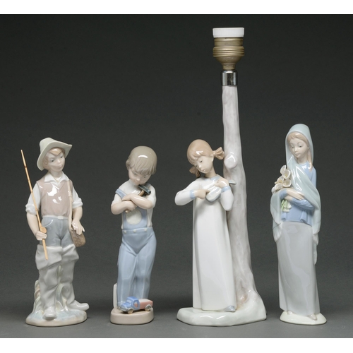 533 - Three Lladro figures and a Nao lamp, lamp 28cm h excluding fitment, printed marks (4)... 