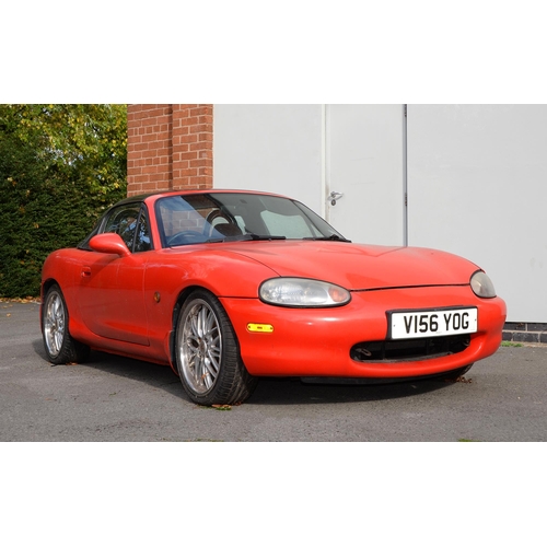 551 - Motor Car. 1999 Mazda MX-5, V156 YOG, 2 door, classic red, petrol, manual, 1840cc, first registratio... 