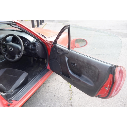 551 - Motor Car. 1999 Mazda MX-5, V156 YOG, 2 door, classic red, petrol, manual, 1840cc, first registratio... 