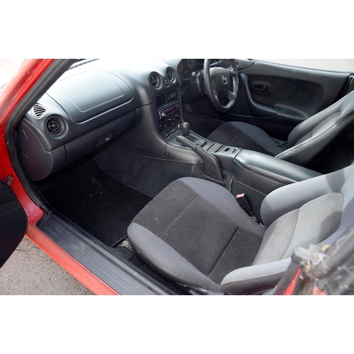 551 - Motor Car. 1999 Mazda MX-5, V156 YOG, 2 door, classic red, petrol, manual, 1840cc, first registratio... 