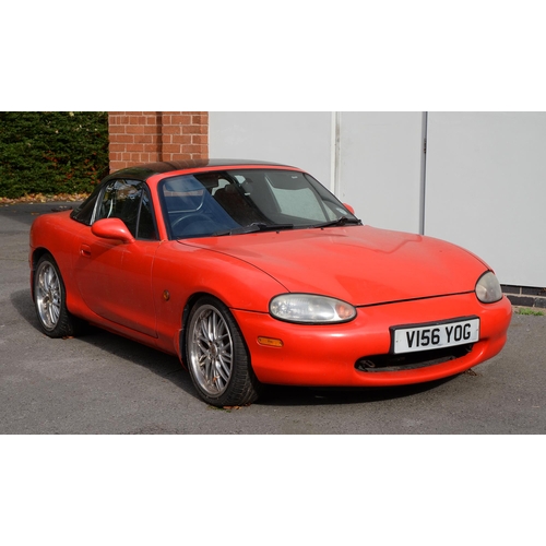 551 - Motor Car. 1999 Mazda MX-5, V156 YOG, 2 door, classic red, petrol, manual, 1840cc, first registratio... 