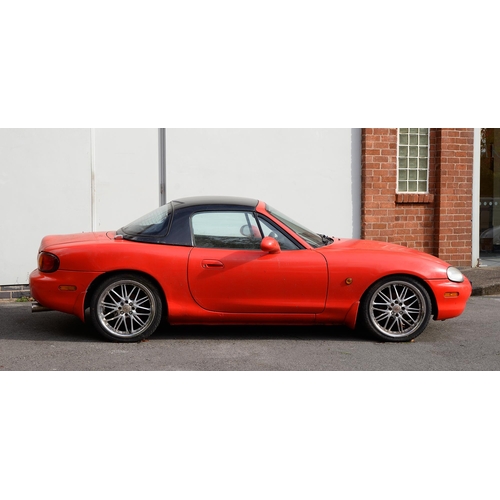 551 - Motor Car. 1999 Mazda MX-5, V156 YOG, 2 door, classic red, petrol, manual, 1840cc, first registratio... 