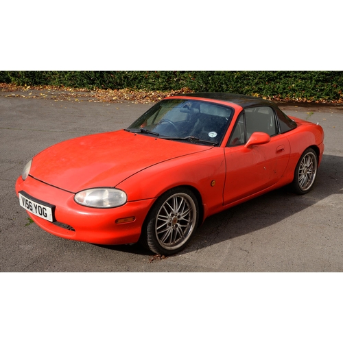 551 - Motor Car. 1999 Mazda MX-5, V156 YOG, 2 door, classic red, petrol, manual, 1840cc, first registratio... 