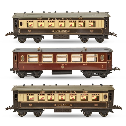 558 - Three Hornby 'O' gauge railway coaches, Pullman or London Midland and Scottish Railway livery... 