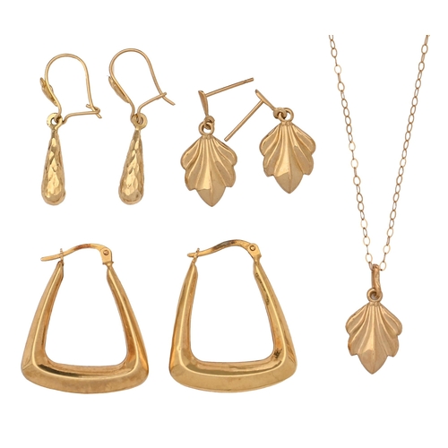 89 - Three pairs of gold earrings and a pendant, 3.5g