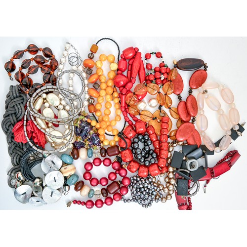 179 - Costume jewellery. Miscellaneous pebble, glass, resin, acrylic and other necklaces and beadsProvenan... 