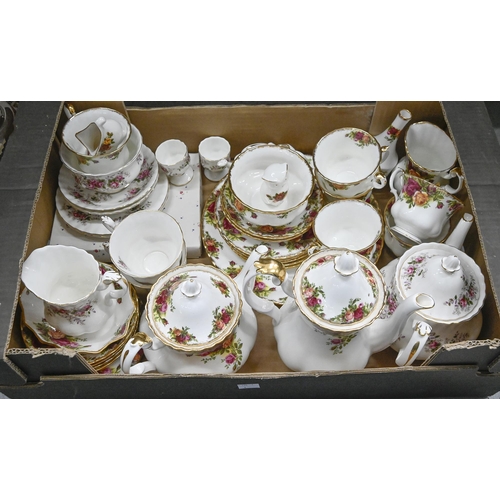 488 - A Royal Albert Old Country Roses tea and coffee service and various Lavender Roses and Old Country R... 