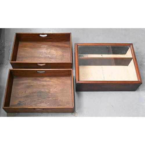 764 - A glazed mahogany display case, early 20th c, 54cm w and two contemporary mahogany tool trays... 